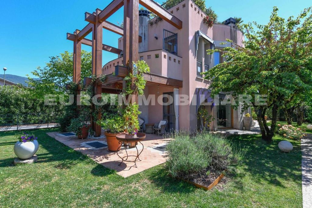 Luxury Villa for sale in Via Santa Croce, 101, Gussago, Provincia di Brescia, Lombardy - View 2