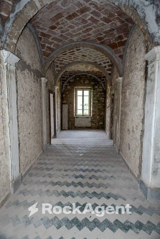 Château · Castle in Baschi