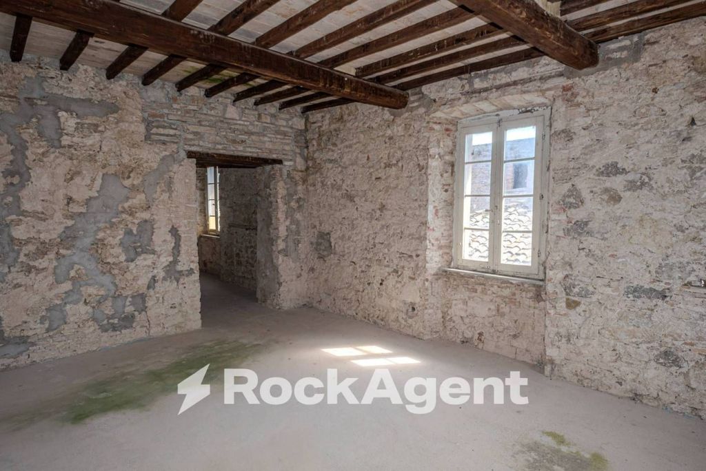 Château · Castle in Baschi