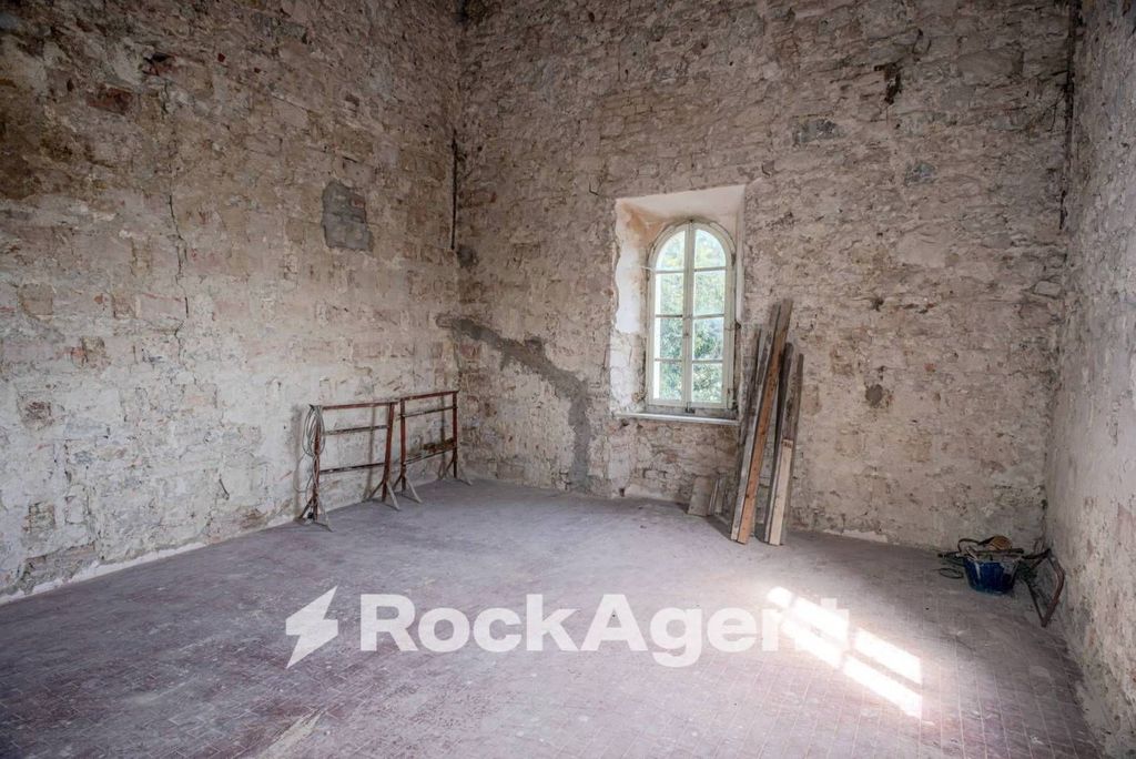 Château · Castle in Baschi