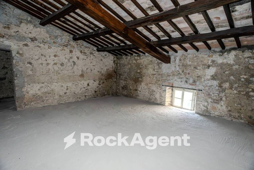 Château · Castle in Baschi