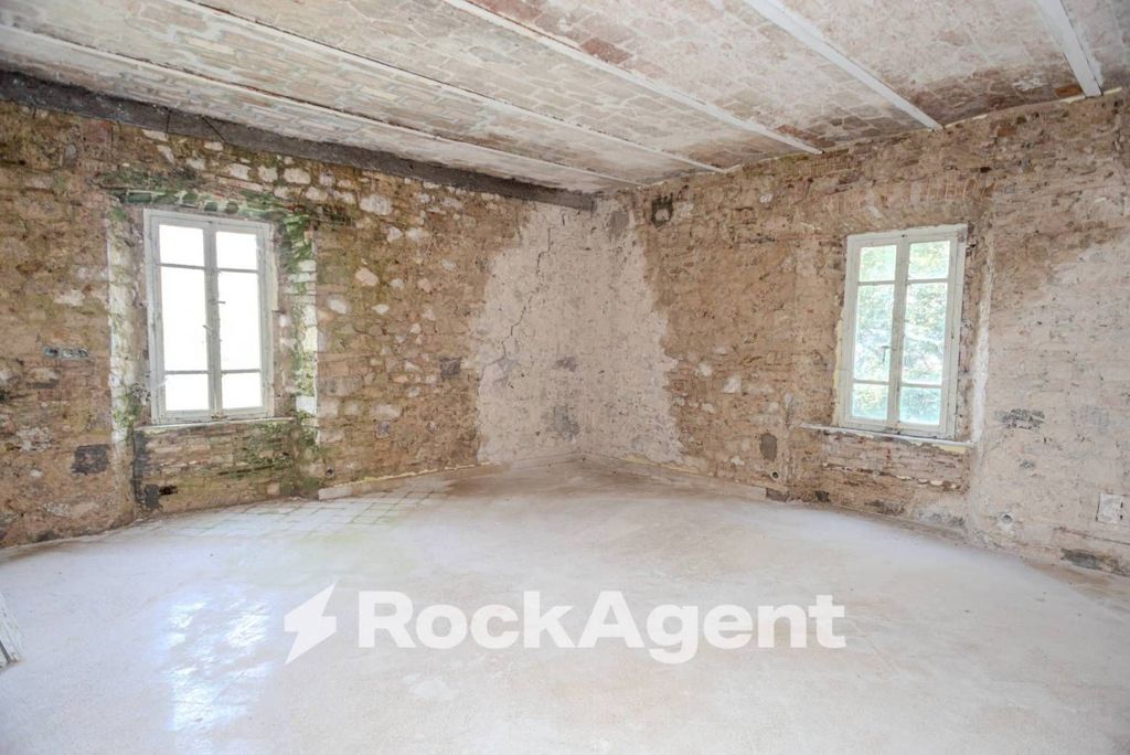 Château · Castle in Baschi