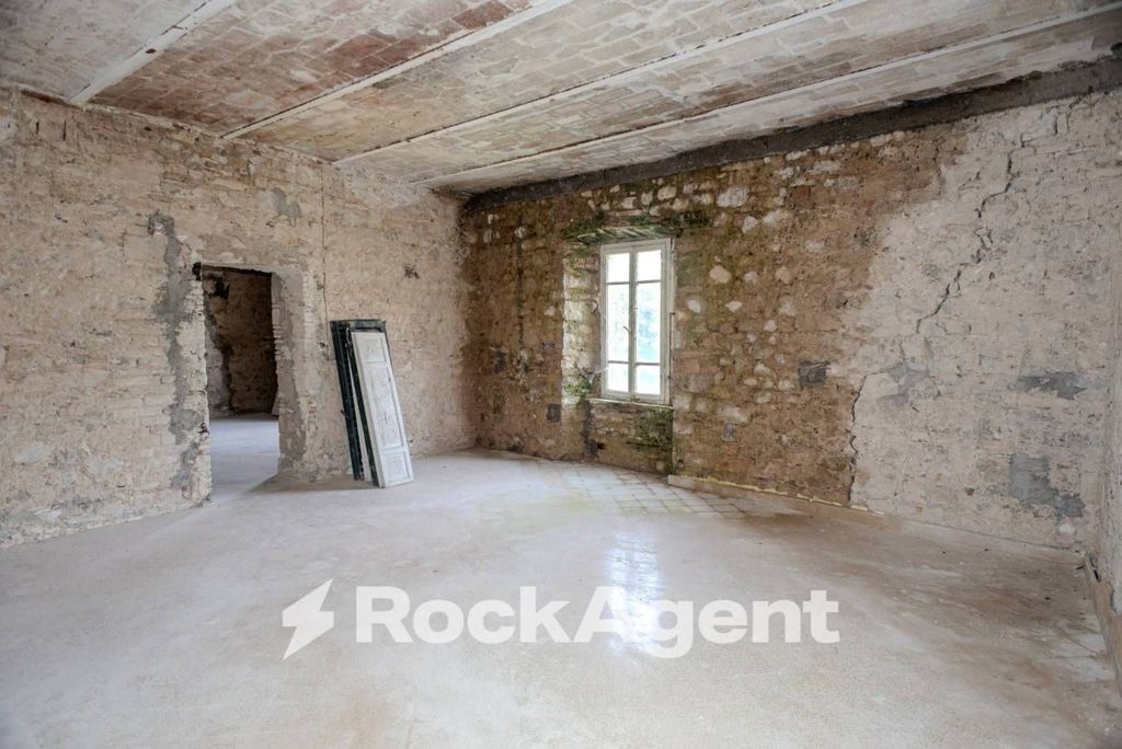 Château · Castle in Baschi