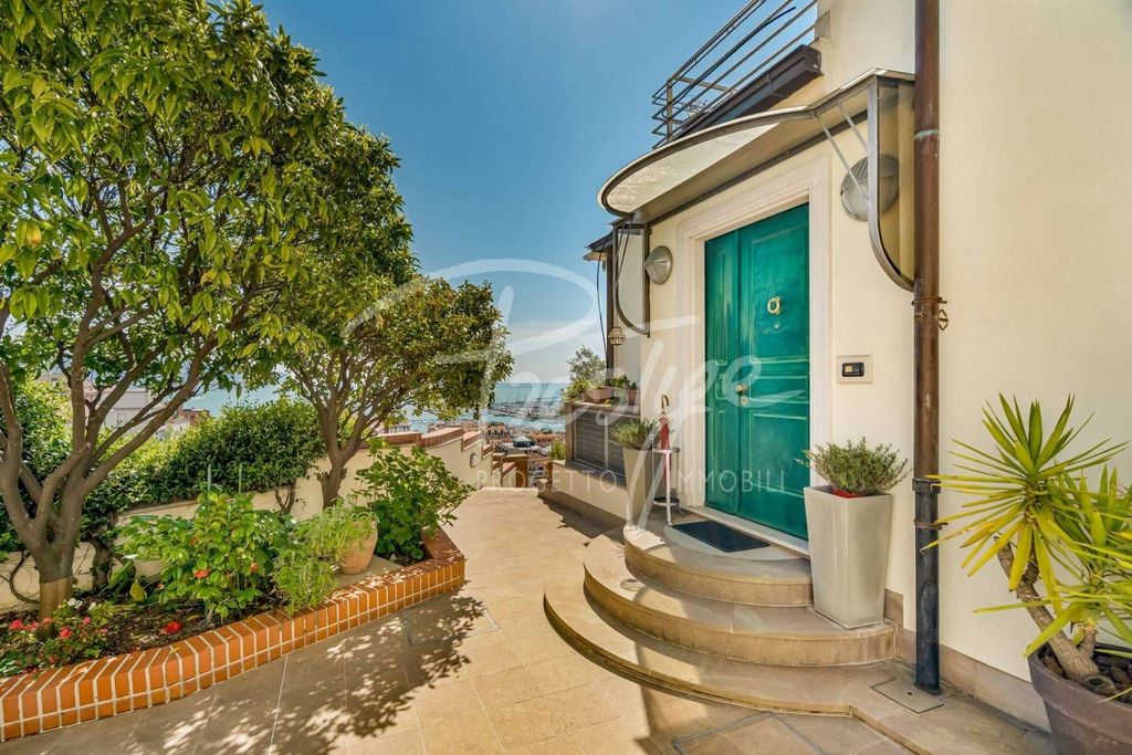 2 bedroom luxury Villa  in Via dei Colli, 71, La Spezia, Provincia di La Spezia, Liguria - View 3