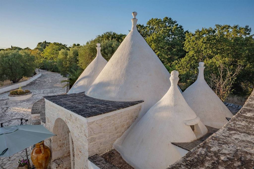 7 bedroom luxury Villa for sale in Contrada Cervarolo, snc, Ostuni, Apulia - View 3