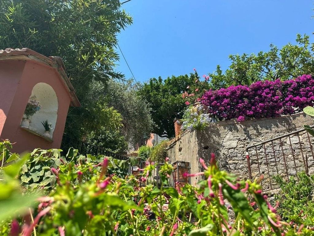 5 room luxury Villa for sale in Via della Pace, 40, Lerici, Provincia di La Spezia, Liguria - View 3