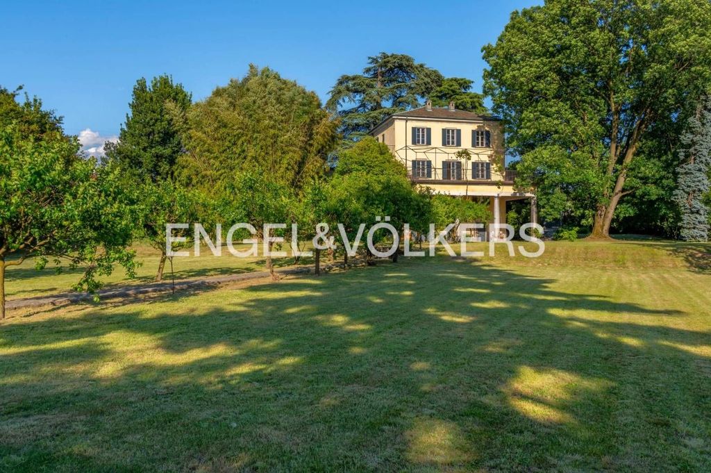 5 bedroom luxury Villa for sale in Via Cantù, Casnate Con Bernate, Lombardy - View 3