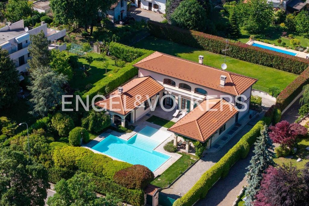 Luxury Villa for sale in Via Pasquale Sottocorno, Gallarate, Lombardy - Vista 3