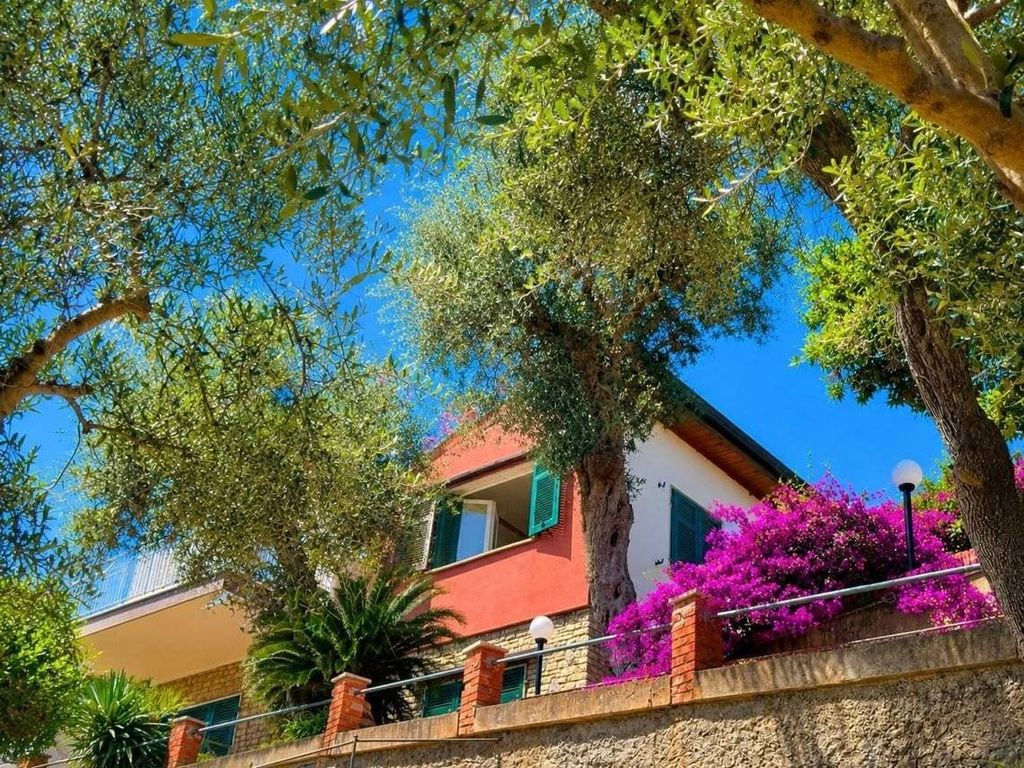 5 room luxury Villa for sale in Via della Pace, 40, Lerici, Provincia di La Spezia, Liguria - View 4