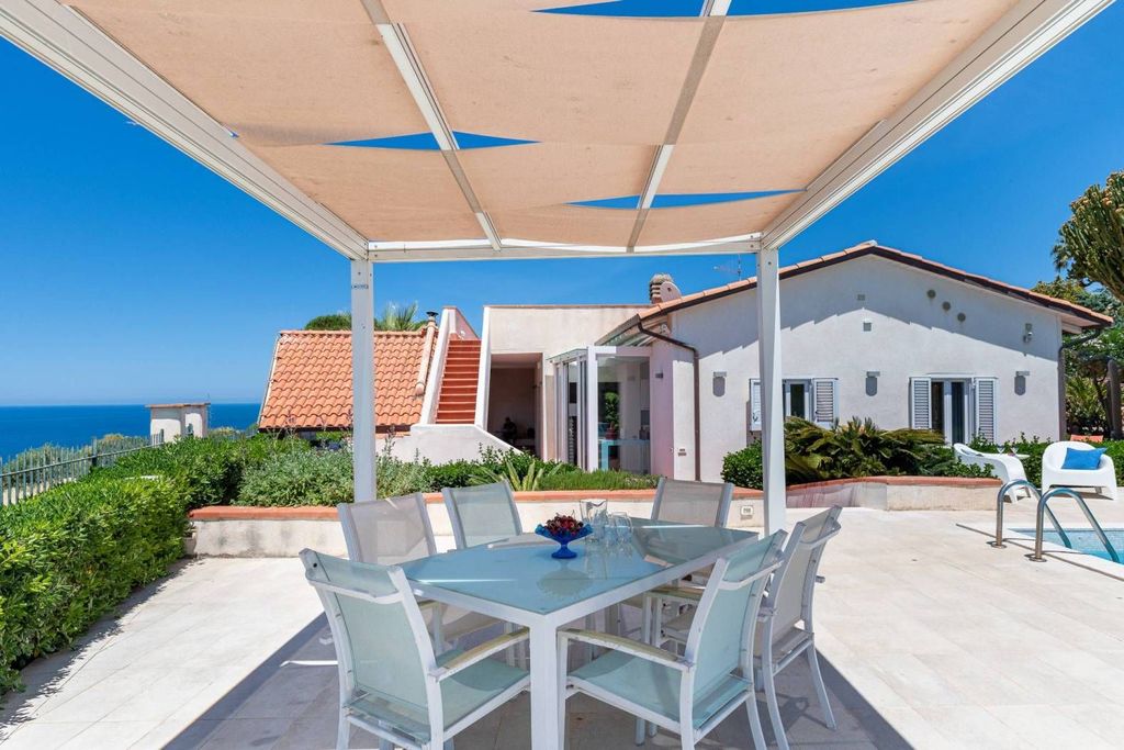 Luxury Villa for rent in Viale dei Pini, Terrasini, Sicily - View 4