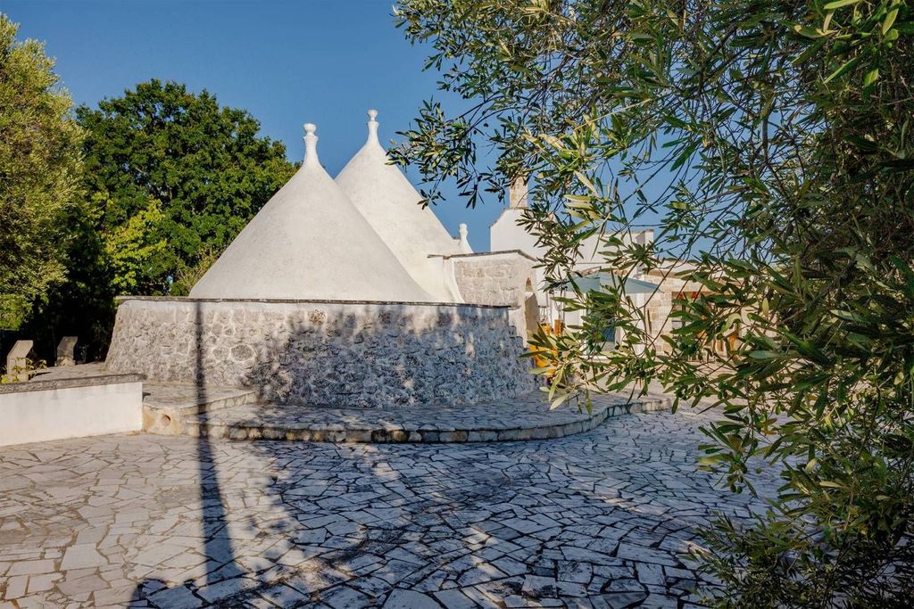 7 bedroom luxury Villa for sale in Contrada Cervarolo, snc, Ostuni, Apulia - View 4