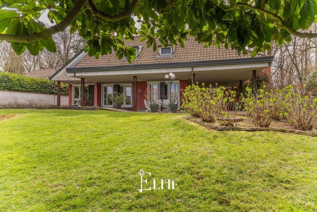 4 bedroom luxury Villa for sale in Via Luigi Cadorna, 1598, Ispra, Provincia di Varese, Lombardy - View 4