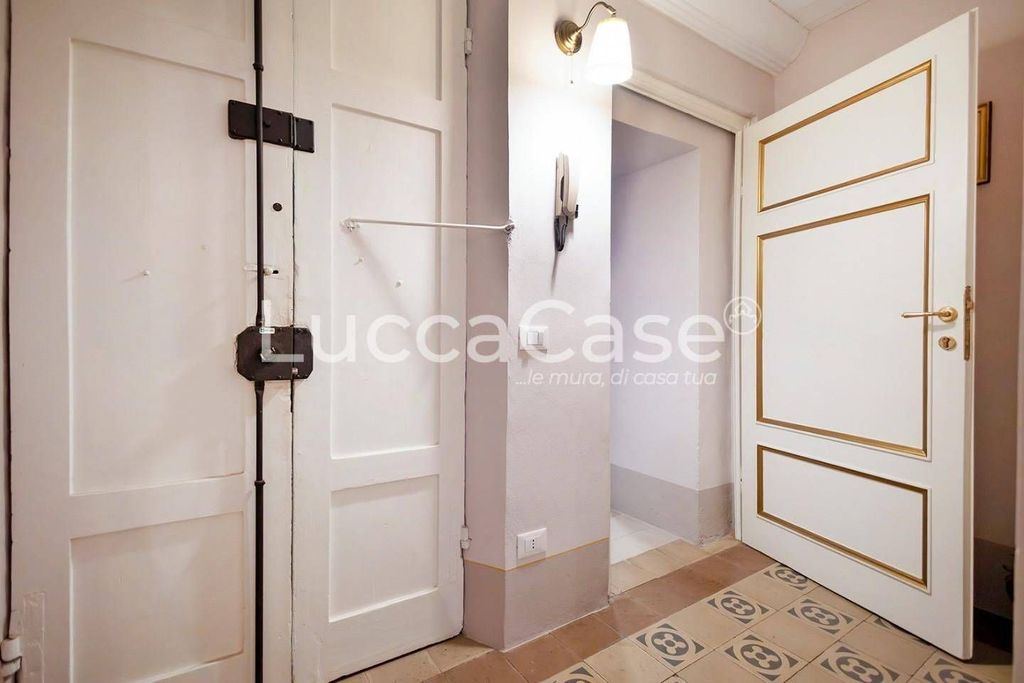 5 room luxury Apartment for sale in Via V. Veneto, , 16, Lucca, Tuscany - Vista 4