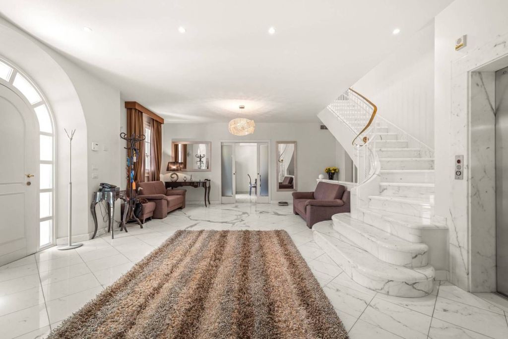 Luxury Villa for sale in Via Ardegno Soffici, Forte dei Marmi, Tuscany - Vista 4