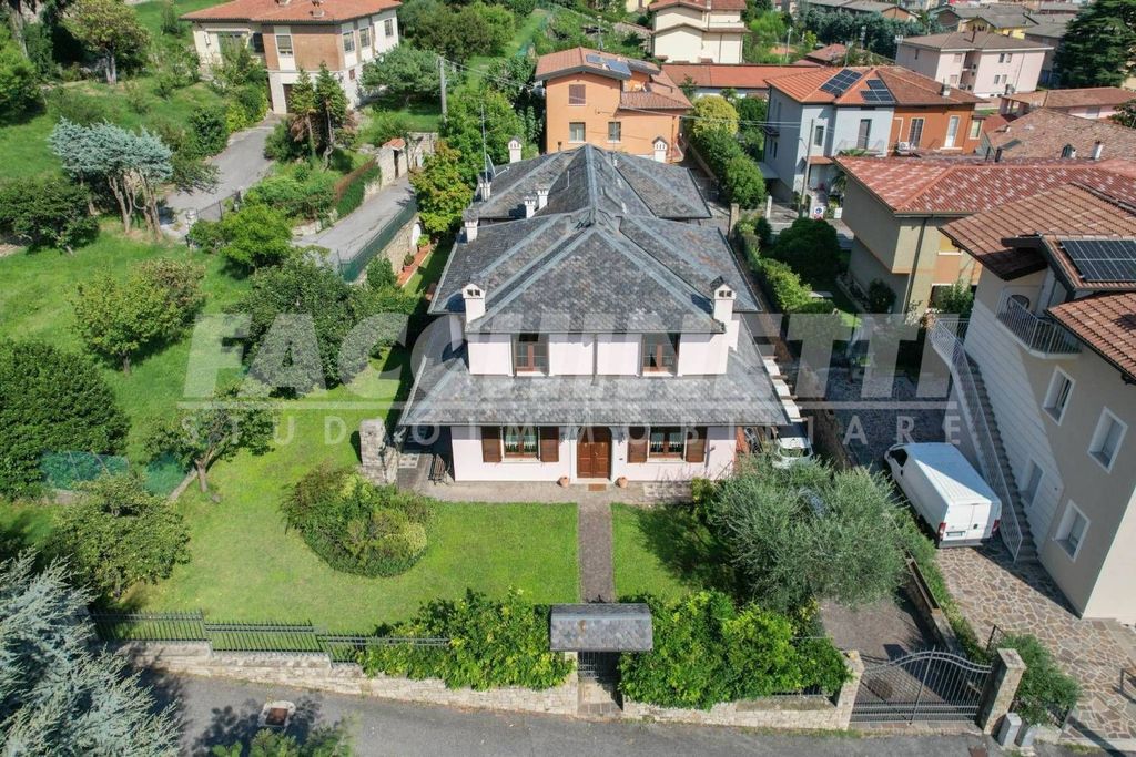 4 room luxury Villa for sale in Via Montecucco, 13A, Brescia, Provincia di Brescia, Lombardy - View 4