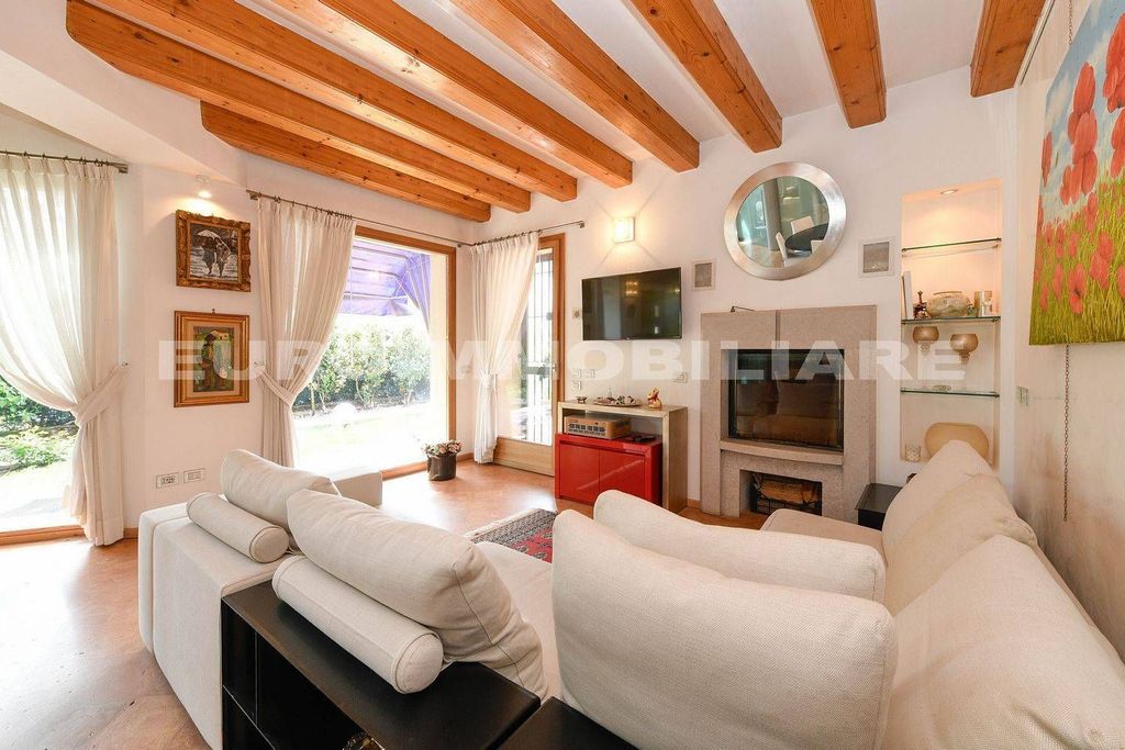 Luxury Villa for sale in Via Santa Croce, 101, Gussago, Provincia di Brescia, Lombardy - View 4