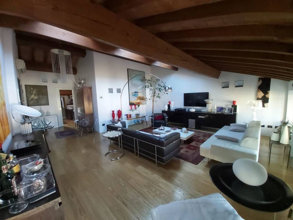 Luxury Flat for sale in Via Roma, 51, Piacenza, Emilia-Romagna - Ansicht 4