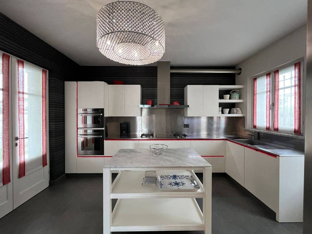Luxury Villa for sale in Via Pablo Picasso, 21, Forte dei Marmi, Provincia di Lucca, Tuscany - View 4