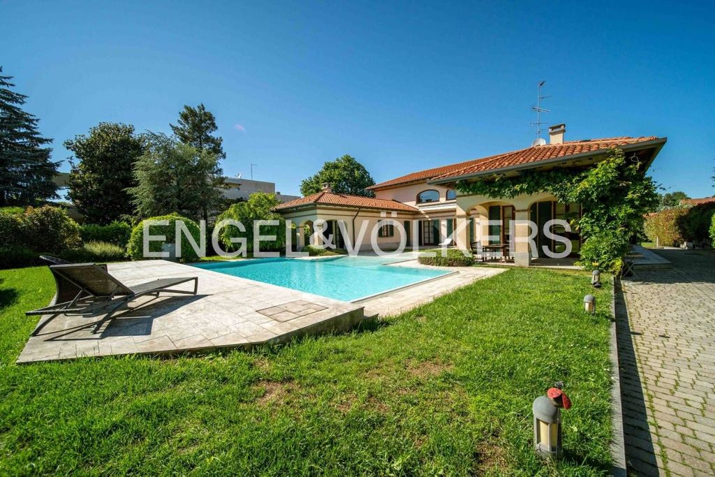 Luxury Villa for sale in Via Pasquale Sottocorno, Gallarate, Lombardy - Vista 5