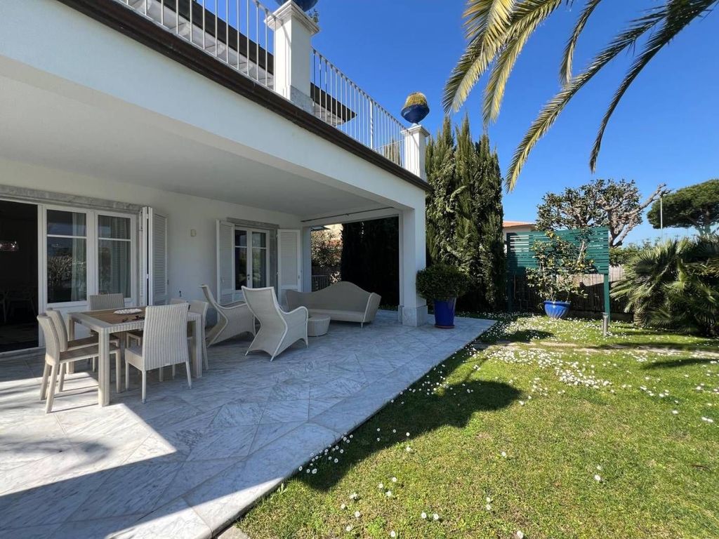 Luxury Villa for sale in Via Pablo Picasso, 21, Forte dei Marmi, Provincia di Lucca, Tuscany - View 5