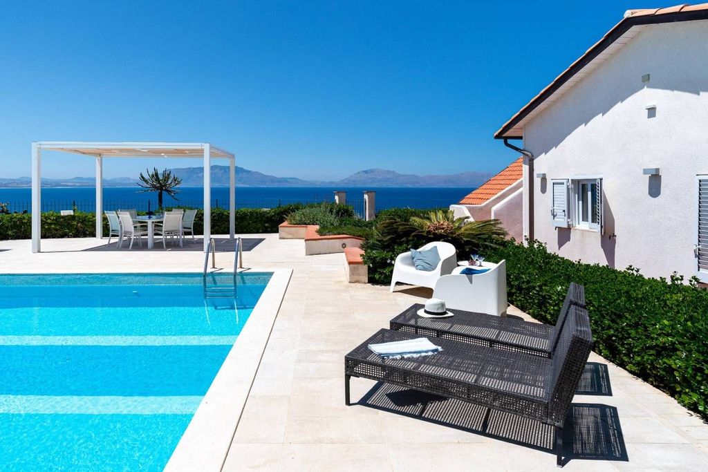 Luxury Villa for rent in Viale dei Pini, Terrasini, Sicily - View 5
