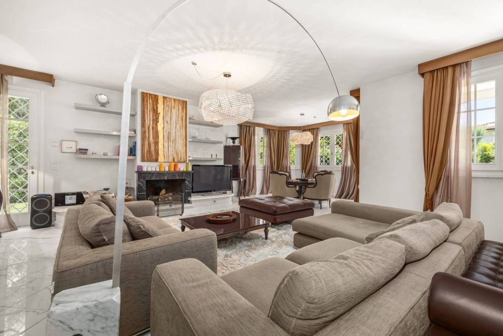 Luxury Villa for sale in Via Ardegno Soffici, Forte dei Marmi, Tuscany - Vista 5