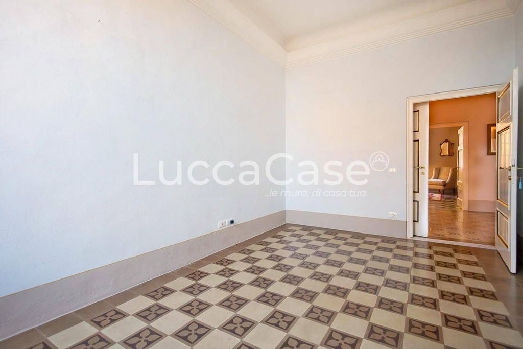 5 room luxury Apartment for sale in Via V. Veneto, , 16, Lucca, Tuscany - Vista 6