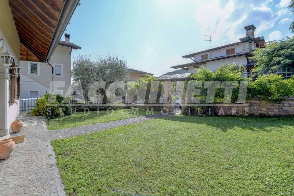 4 room luxury Villa for sale in Via Montecucco, 13A, Brescia, Provincia di Brescia, Lombardy - View 6
