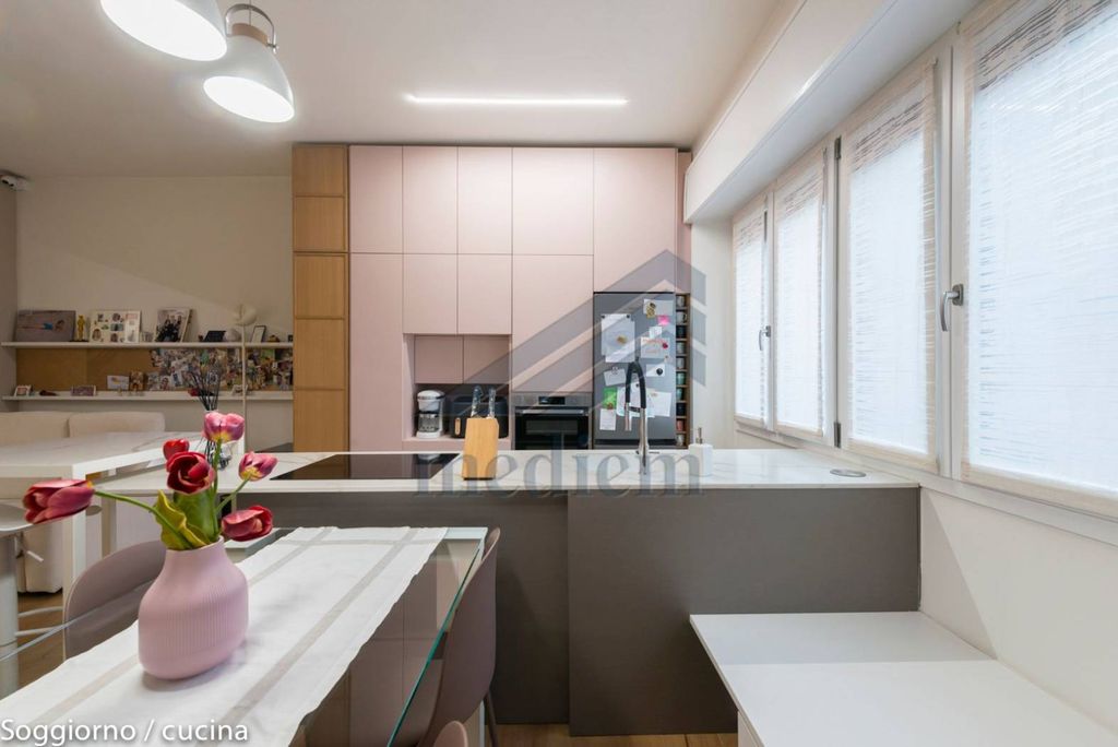 Appartamento – Milano, Centro Direzionale, Municipio 9 - Altro