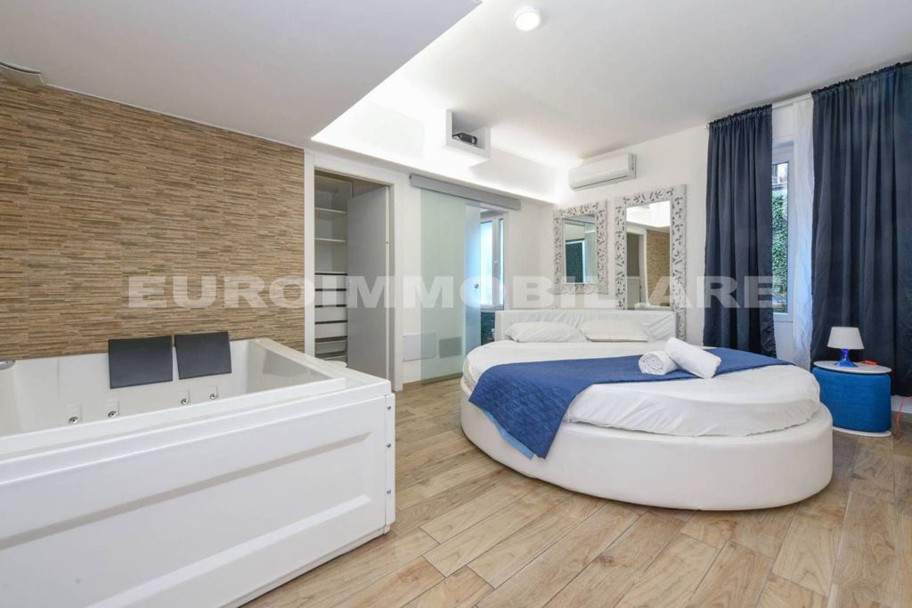 Luxury Flat for sale in Via Desenzanino, 18, Desenzano del Garda, Provincia di Brescia, Lombardy - View 6
