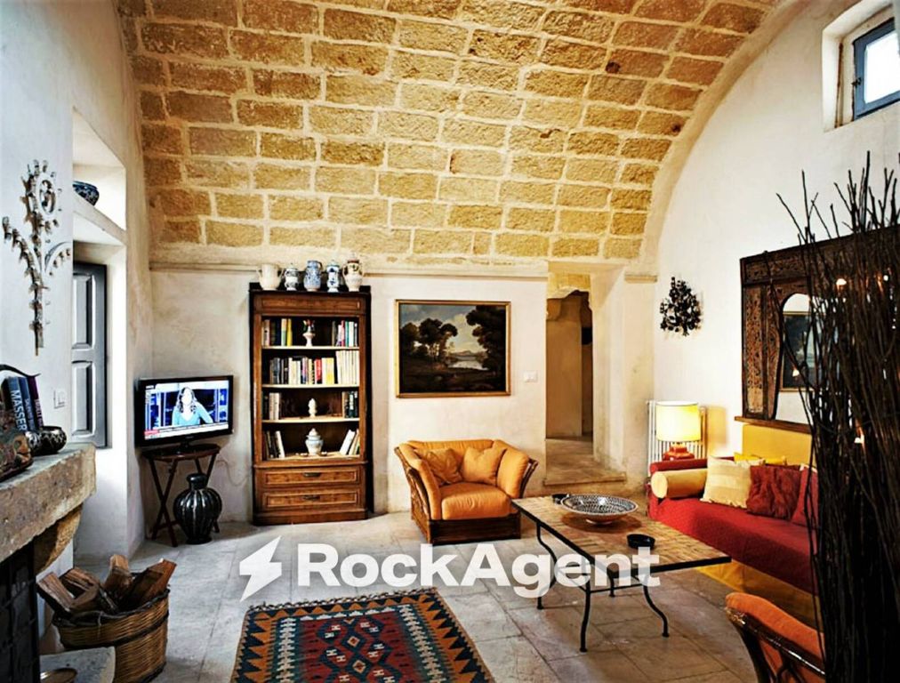 Luxury Hotel for sale in Via Congregazione, 23, Spongano, Apulia - Altro
