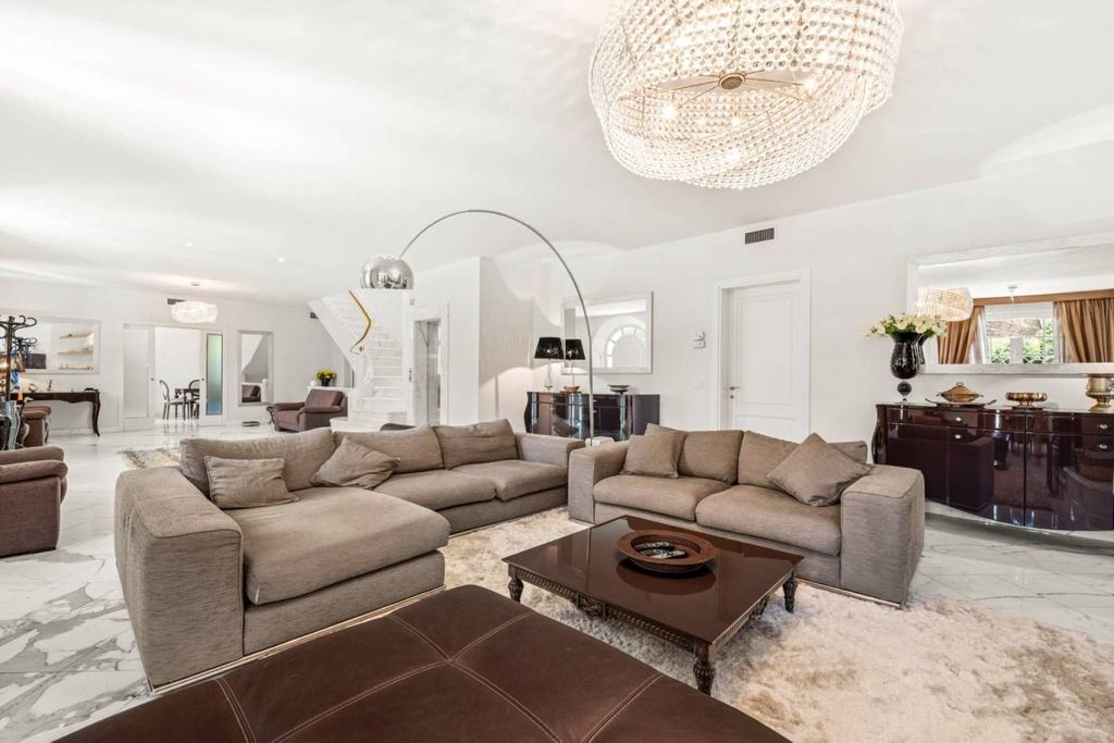 Luxury Villa for sale in Via Ardegno Soffici, Forte dei Marmi, Tuscany - Vista 6