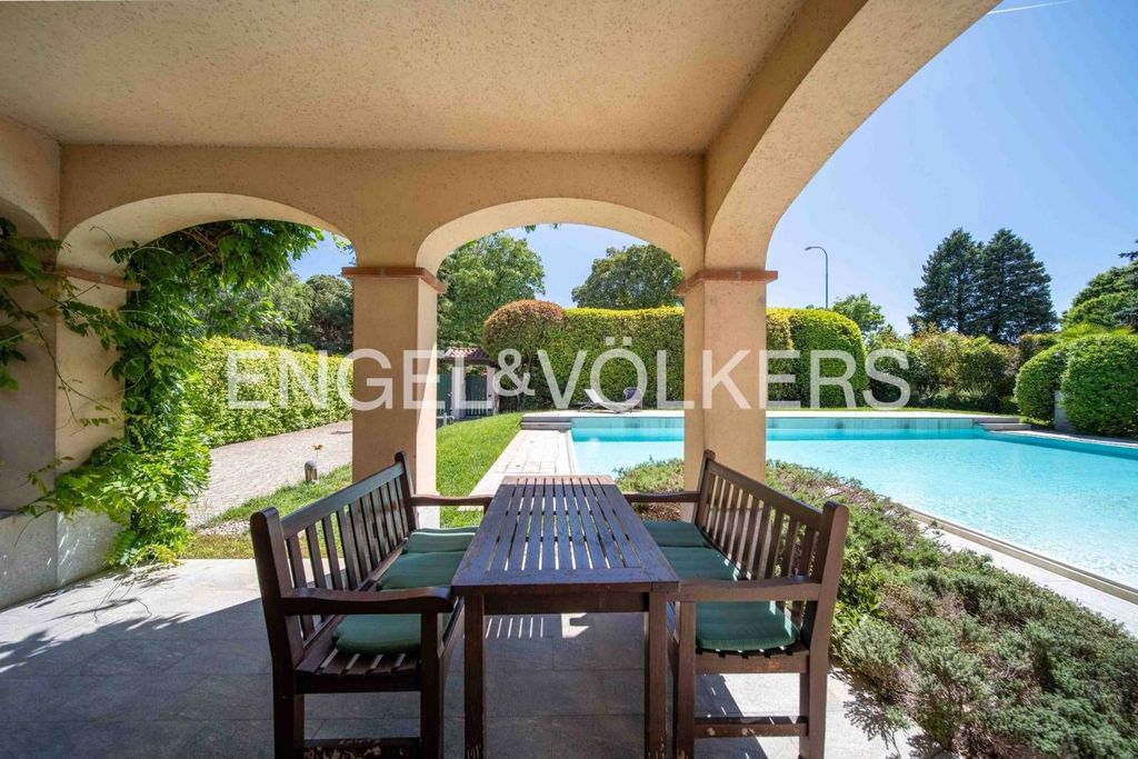 Luxury Villa for sale in Via Pasquale Sottocorno, Gallarate, Lombardy - Vista 6
