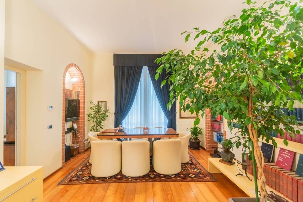 Luxury Flat for sale in Via Padre Reginaldo Giuliani, 33, Lissone, Lombardy - Altro