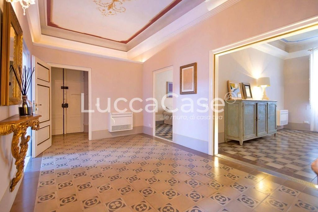 5 room luxury Apartment for sale in Via V. Veneto, , 16, Lucca, Tuscany - Altro