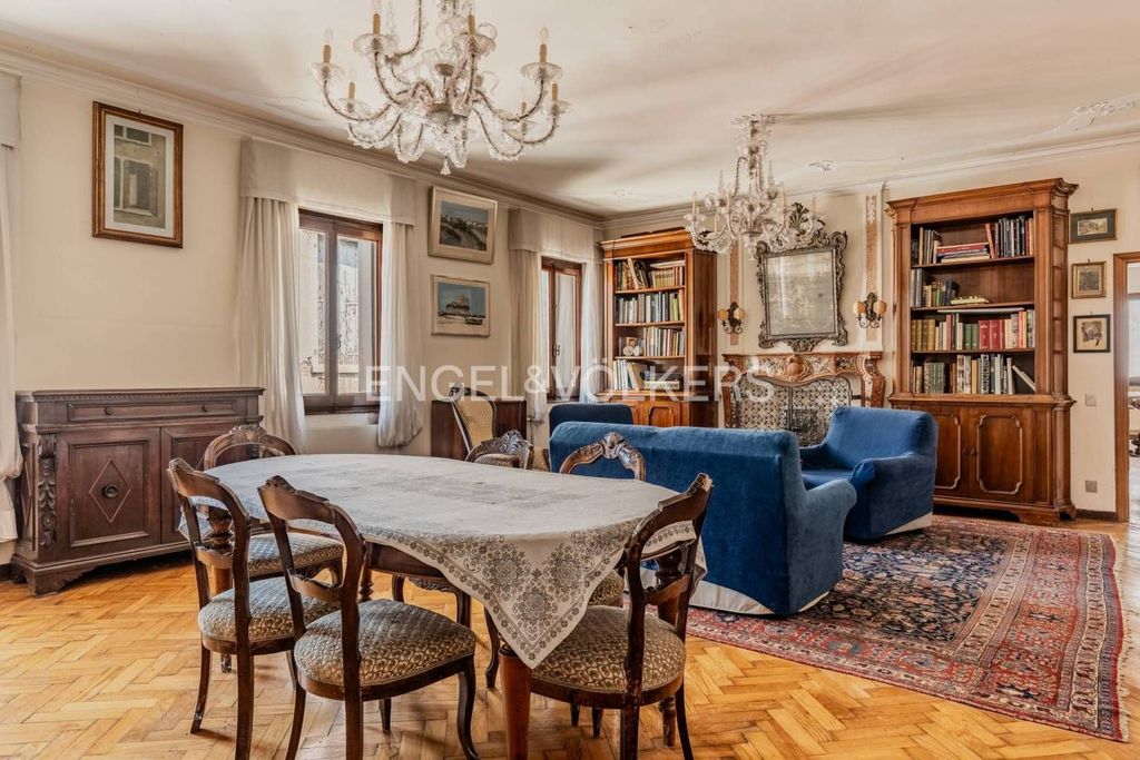 Luxury Flat for sale in Campo Santi Filippo e Giacomo, Venice, Veneto - Altro