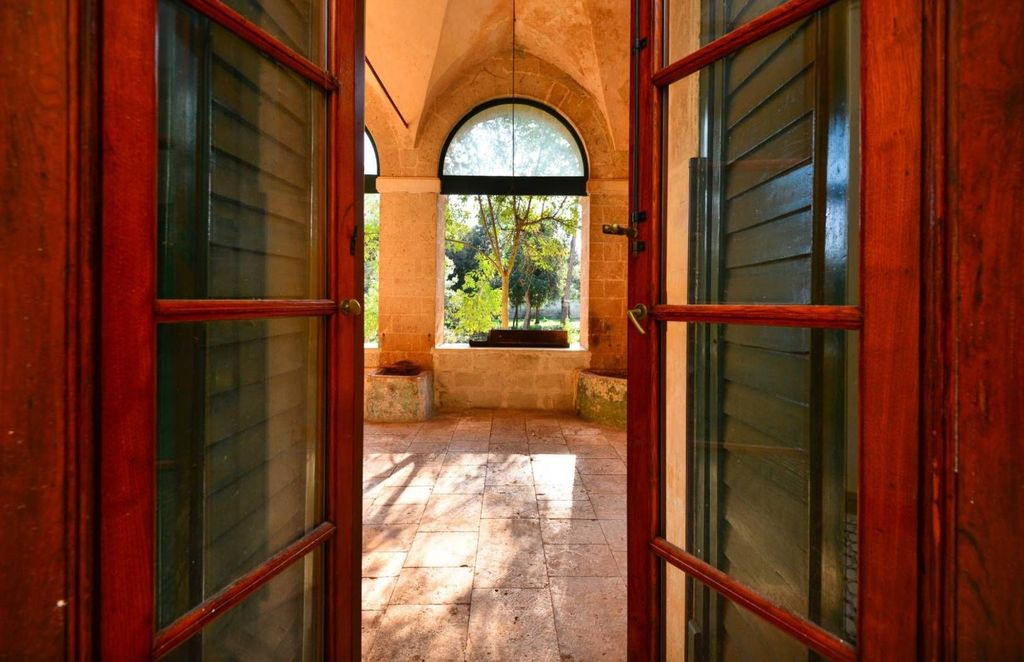 Luxury Villa for sale in Via Vincenzo Ruggero, San Vito dei Normanni, Provincia di Brindisi, Apulia - More