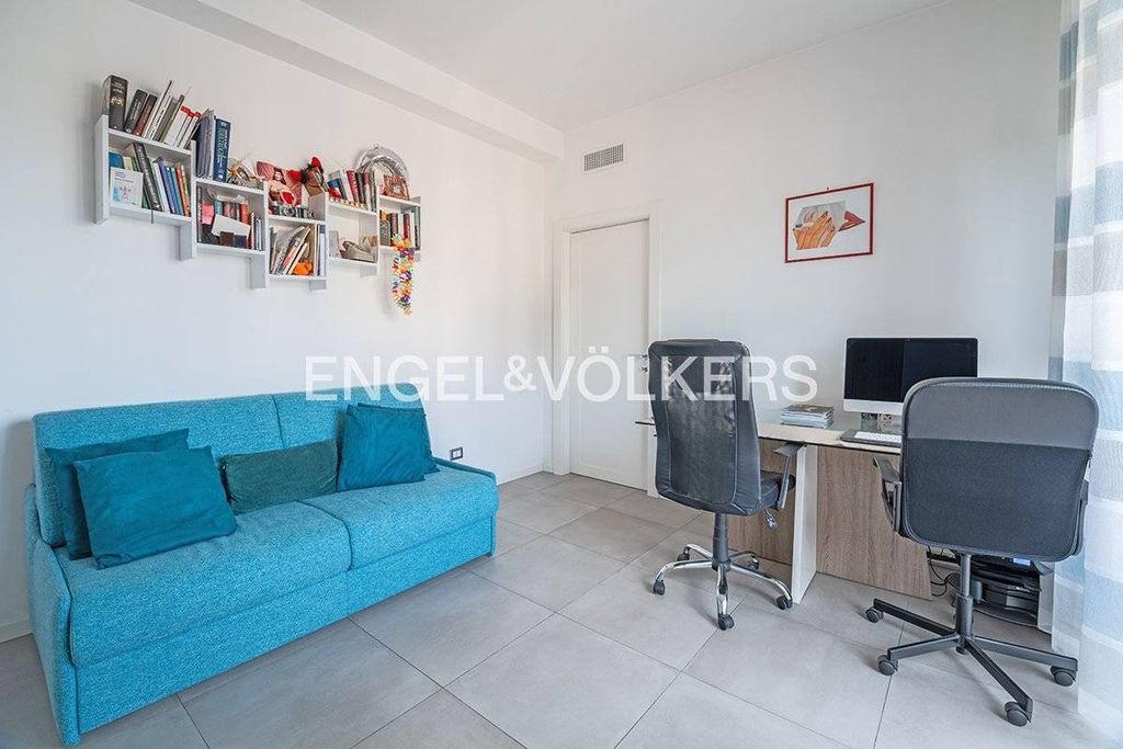 4 room luxury Apartment for sale in Via Francesco Primaticcio, 217, Milan, Lombardy - Altro