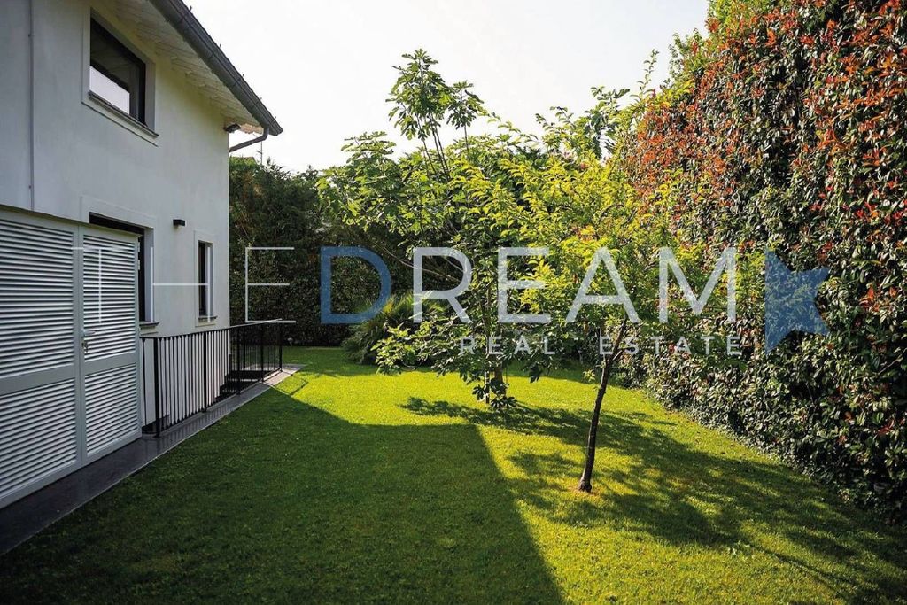 Luxury Villa for sale in Via Tonfano, 78, Pietrasanta, Provincia di Lucca, Tuscany - Altro