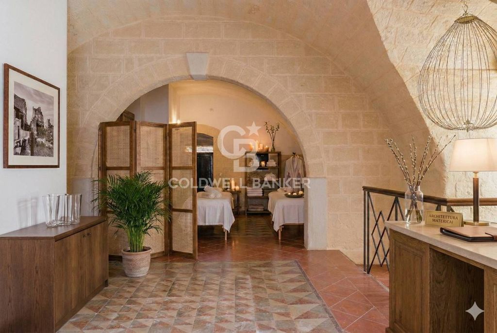 Luxury Apartment for sale in Via Bellini, 20, Trani, Apulia - Altro