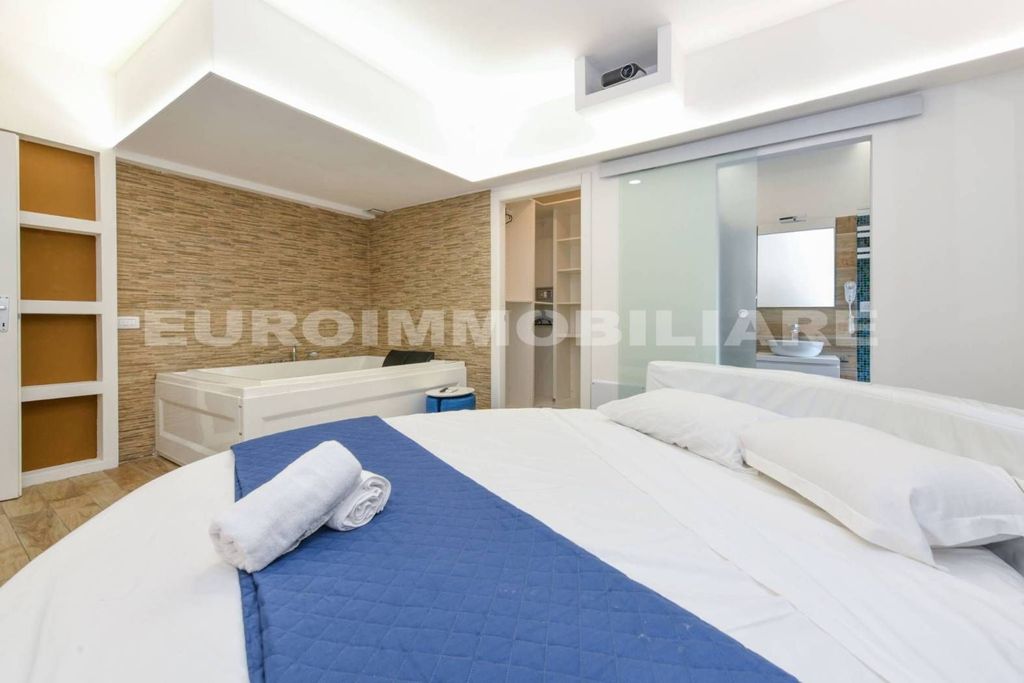 Luxury Flat for sale in Via Desenzanino, 18, Desenzano del Garda, Provincia di Brescia, Lombardy - More