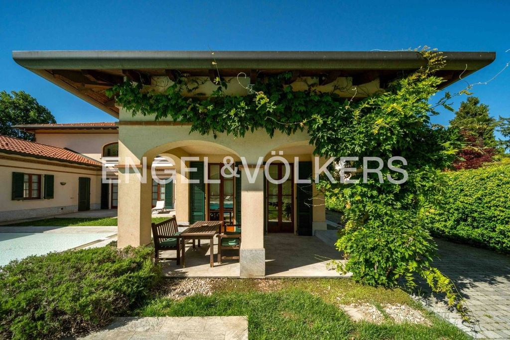 Luxury Villa for sale in Via Pasquale Sottocorno, Gallarate, Lombardy - Altro