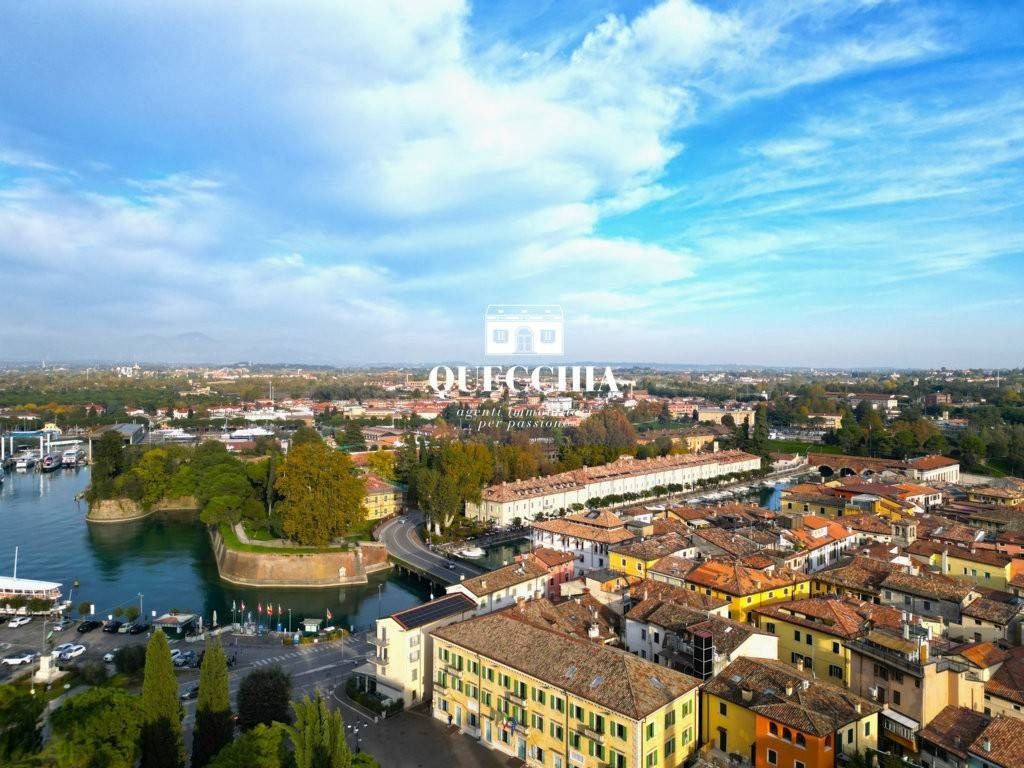 4 bedroom luxury Apartment in Piazza Ferdinando di Savoia, Peschiera del Garda, Provincia di Verona, Veneto - Altro