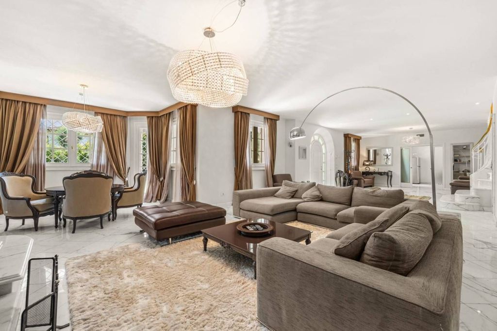 Luxury Villa for sale in Via Ardegno Soffici, Forte dei Marmi, Tuscany - Altro