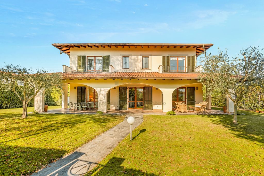 Эксклюзивная вилла 240 м2 в Продажа via Pablo Picasso 25, Forte dei Marmi, Provincia di Lucca, Тоскана