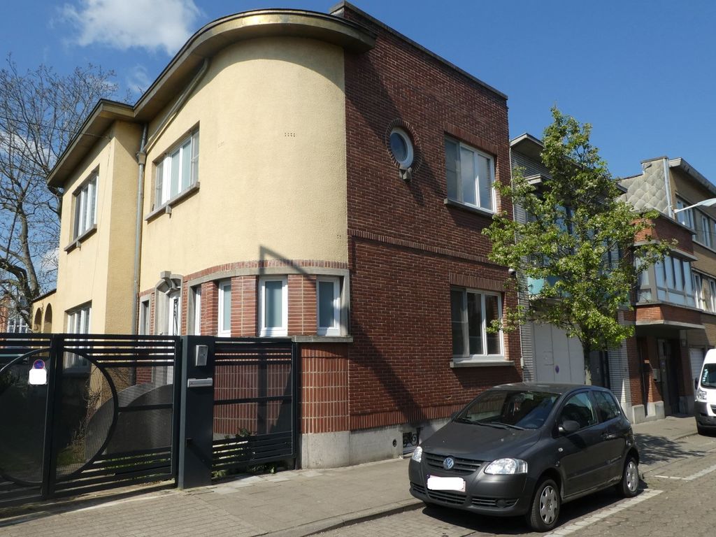 Эксклюзивный Коттедж в жилом комплексе 186 м2 в Продажа Willebrord Van  Perckstraat 6, Evere, (Bruxelles-Capitale), Bruxelles-Capitale - 73320963 -  LuxuryEstate.com