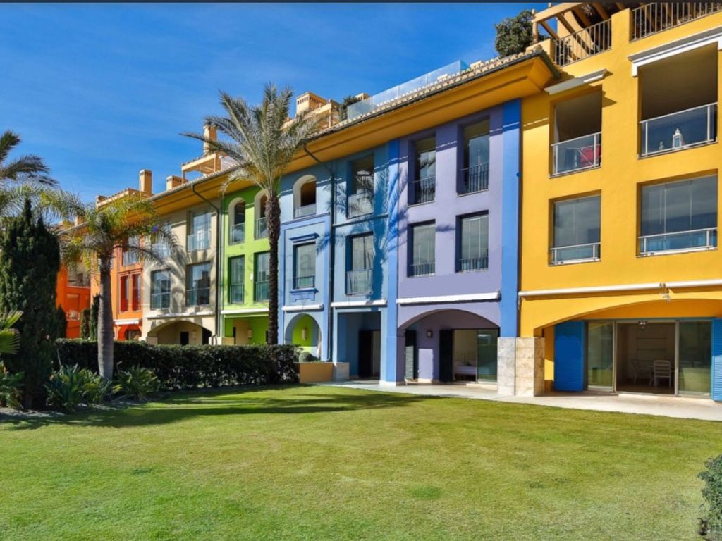 2 bedroom luxury Apartment for sale in Ribera de la Necora, Sotogrande