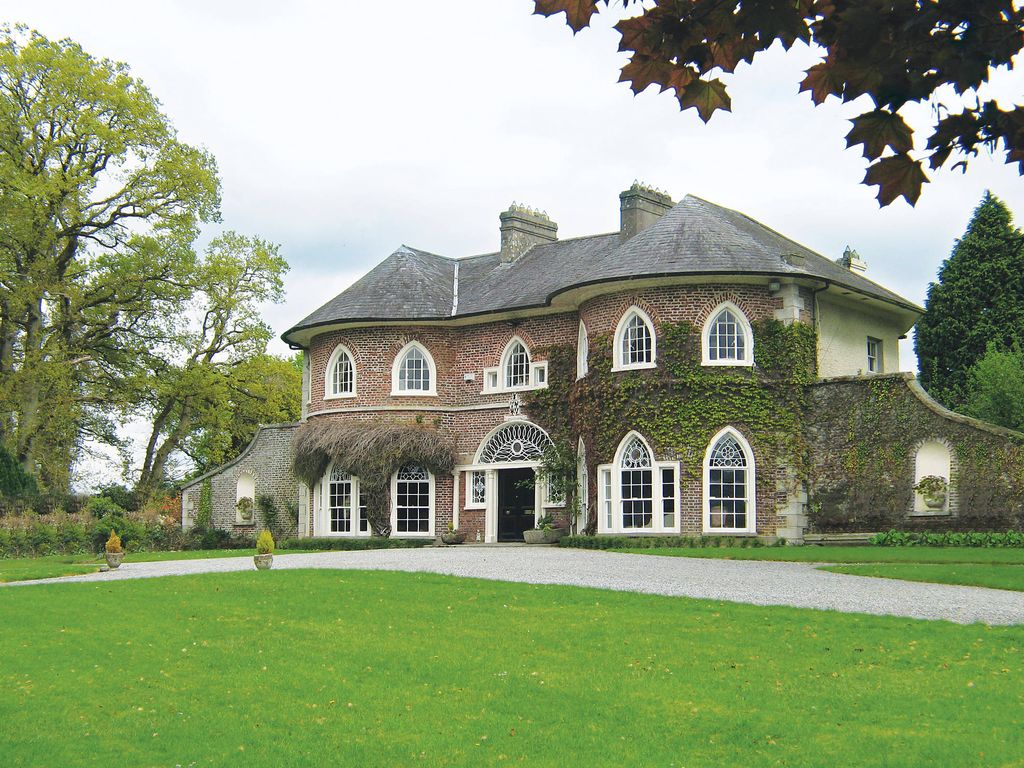 4 room exclusive country house for sale in Erindale, Kilkenny Road, Co
