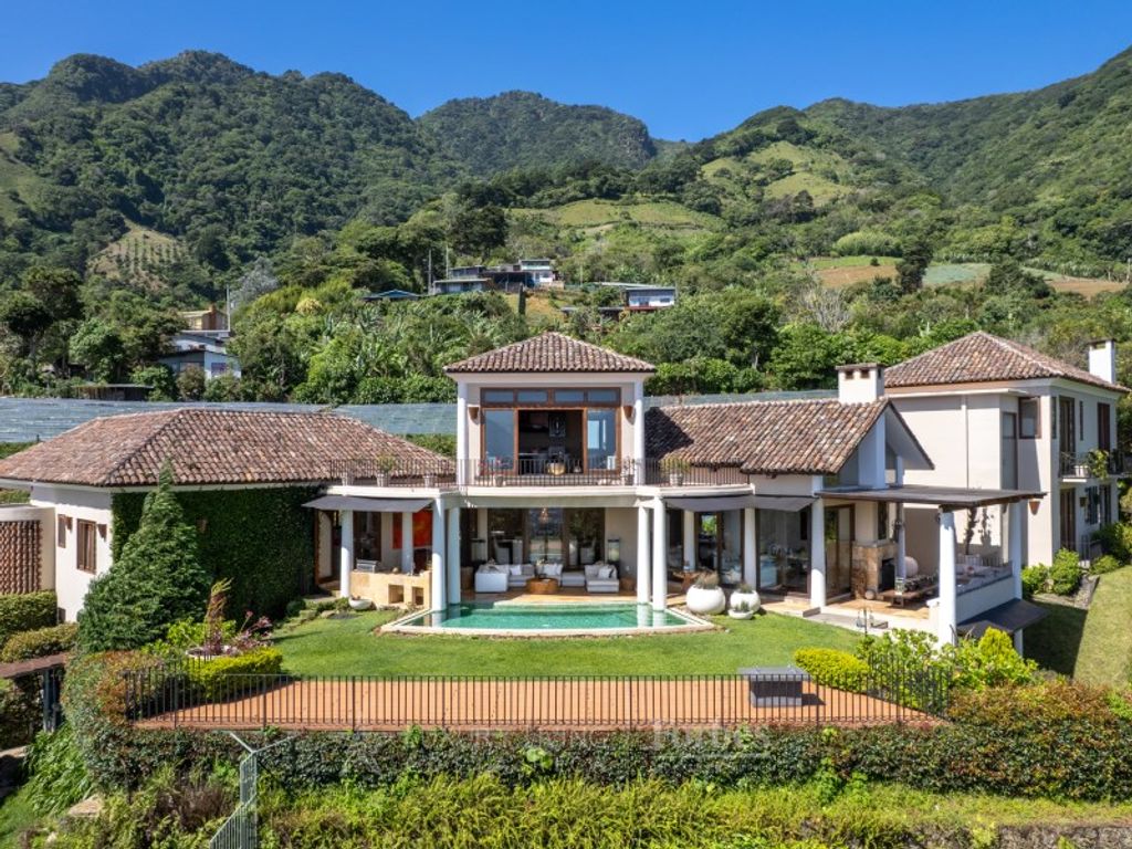 Элитный дом 750 м2 в продажа Escazú, Коста-Рика