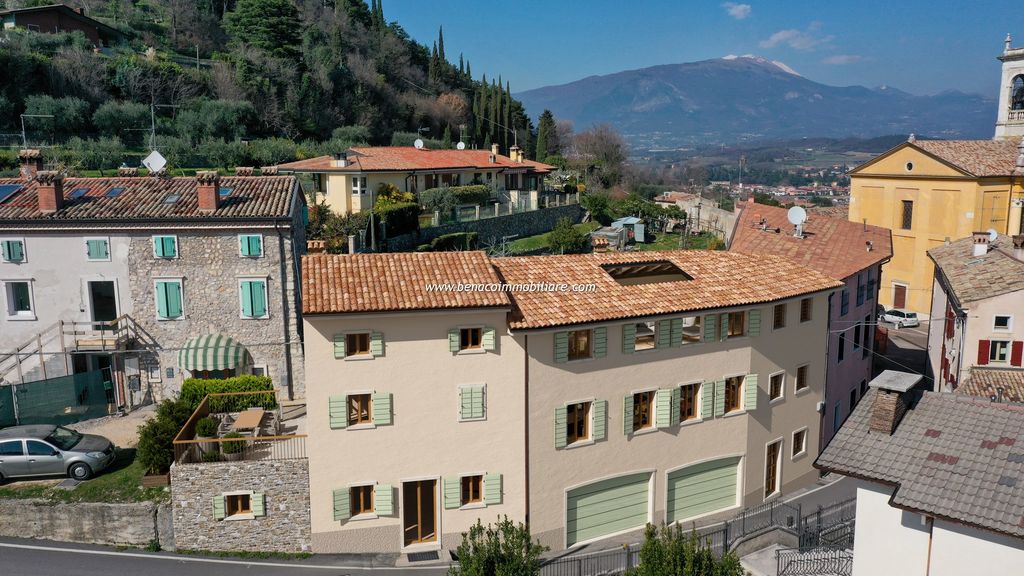 Casale di 290 mq in vendita Via Belvedere, Cavaion Veronese, Veneto